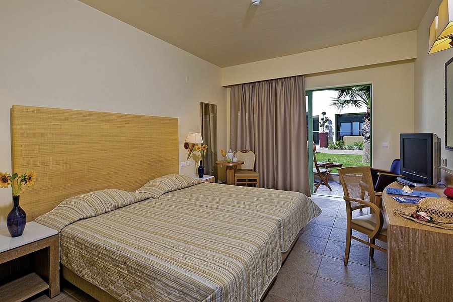 Giannoulis Grand Bay Beach Resort