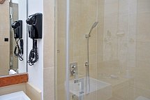 Goldi Sands Hotel - Badbeispiel Deluxe (Zimmercodierung UD1)