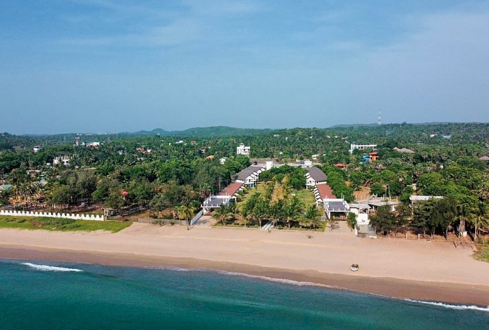 Uppuveli Beach by DSK