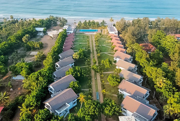 Uppuveli Beach by DSK