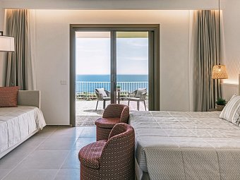 Mangia's Torre del Barone Resort - Wohnbeispiel Doppelzimmer Deluxe Meerblick (Zimmercodierung DDM)