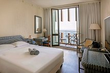 UNAHOTELS Capotaormina - Wohnbeispiel Doppelzimmer Deluxe Meerblick (Zimmercodierung DDM)