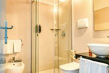 La Battigia - Wohnbeispiel Doppelzimmer Deluxe Meerblick (Zimmercodierung UDM)