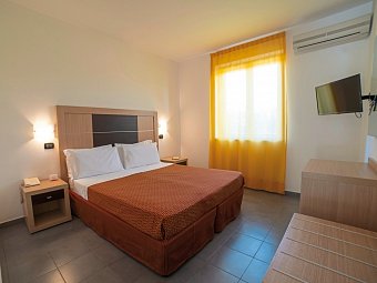 VOI Baia di Tindari Resort - Wohnbeispiel Familienzimmer (Zimmercodierung FB1)