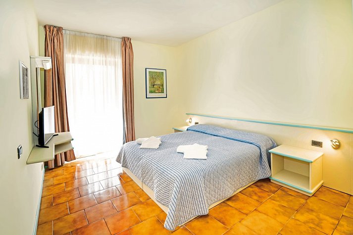 San Pietro - Wohnbeispiel Doppelzimmer Balkon (Zimmercodierung DB2)