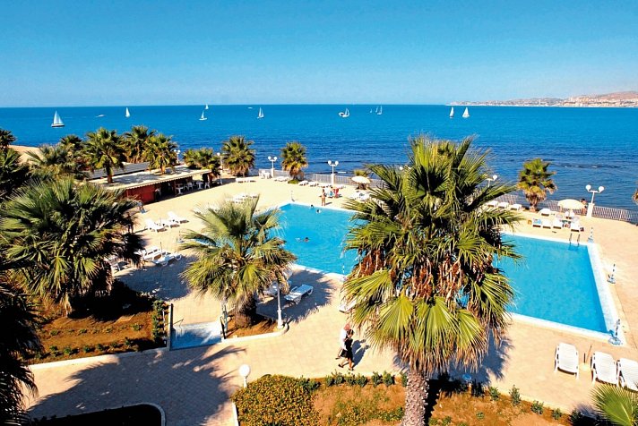 Dioscuri Bay Palace