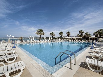Dioscuri Bay Palace