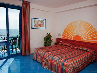 Baia degli Dei - Wohnbeispiel Doppelzimmer Meerblick (Zimmercodierungen D1N & DBM)
