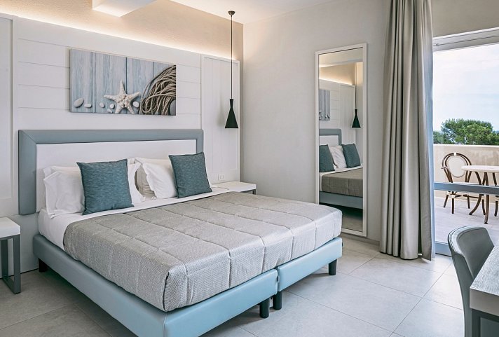Mangia's Pollina Resort - Wohnbeispiel Doppelzimmer Superior Meerblick (Zimmercodierung DSM)