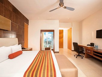 Krystal Urban Cancun