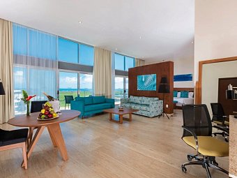 Krystal Urban Cancun