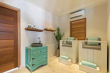 Dolphin Suites