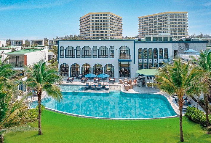 Wyndham Hoi An Royal Beachfront Resort
