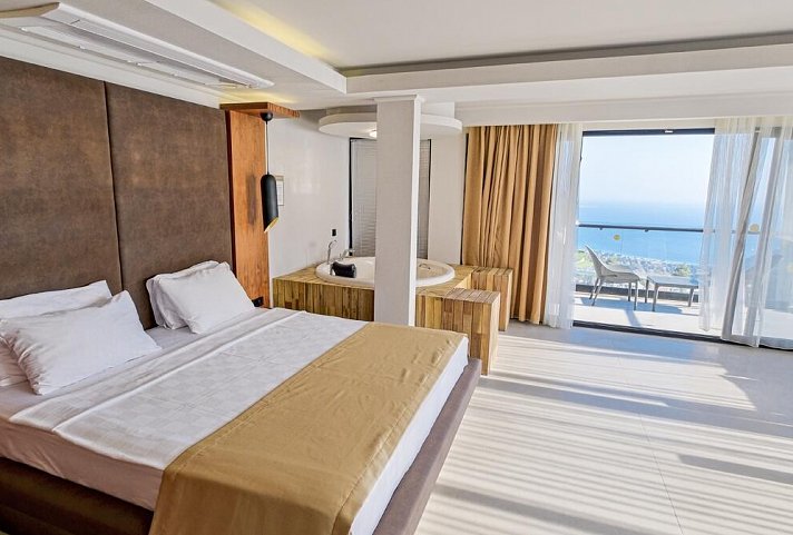 Orka Sunlife Resort & Spa - Wohnbeispiel Luxury Suite mit Jacuzzi (Zimmercodierung WU1)