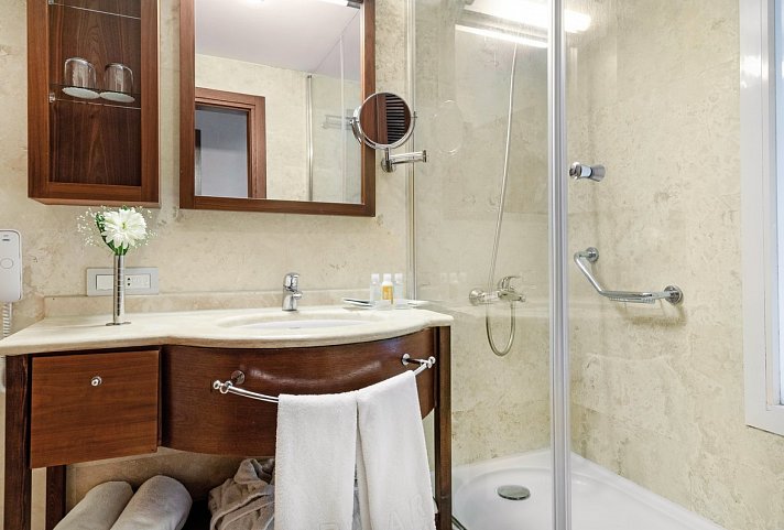 Marti Resort - Wohnbeispiel Doppelzimmer Meerblick (Zimmercodierungen DBM & DCM)