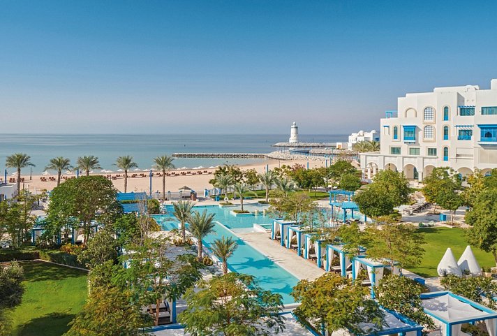 Hilton Salwa Beach Resort & Villas