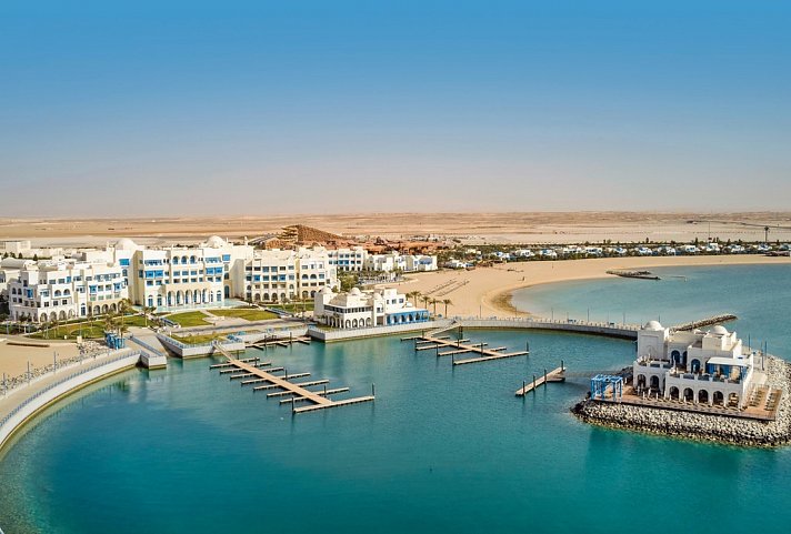 Hilton Salwa Beach Resort & Villas