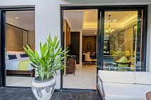 Jambuluwuk Oceano Seminyak - Beispiel Terrasse Premier Pool Access (Zimmercodierung UDQ)