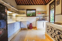 Bebek Cottage Sanur - Beispiel Küche Two Bedroom Cottage (Zimmercodierung BB2)