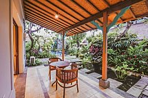 Bebek Cottage Sanur - Beispiel Terrasse Premier (Zimmercodierung UM1)