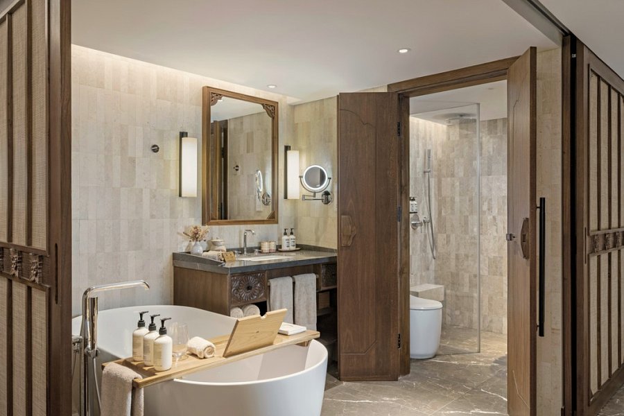 Paradisus by Meliá Bali - Beispiel Bad Junior Suite Lagoon Access (Zimmercodierungen JBQ, JB2, JIQ, JI2, JLQ & JL2)