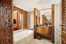 Nusa Dua Beach Hotel & Spa - Beispiel Bad Palace Club (Zimmercodierungen ULQ & UL1)