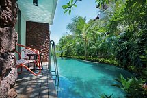 Merusaka Nusa Dua - Beispiel Terrasse Deluxe Pool Access (Zimmercodierung UDQ)