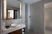 Taksu Sanur Hotel - Beispiel Bad Taksu Suite (Zimmercodierungen WB1, WB2, JB1 & JBP)