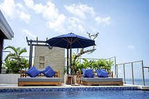 Bali Tropic Resort & Spa - Dachterrasse mit Pool für Club Gäste
