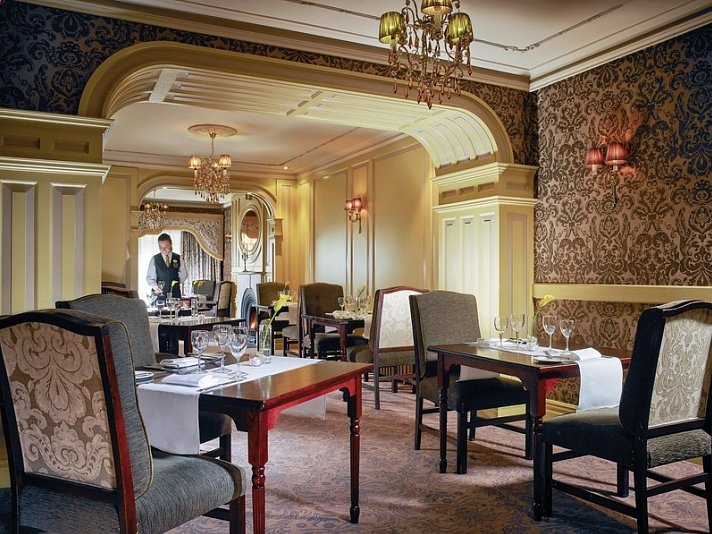 Buswells Hotel