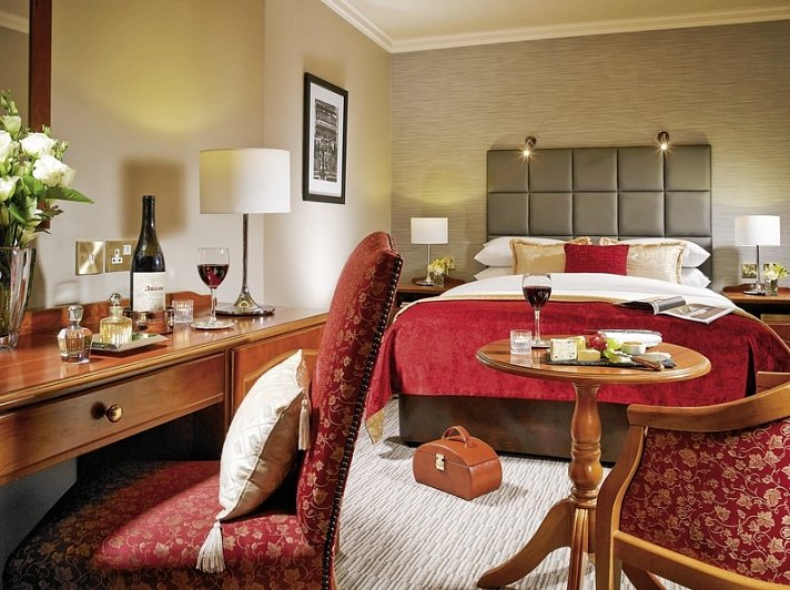 Buswells Hotel