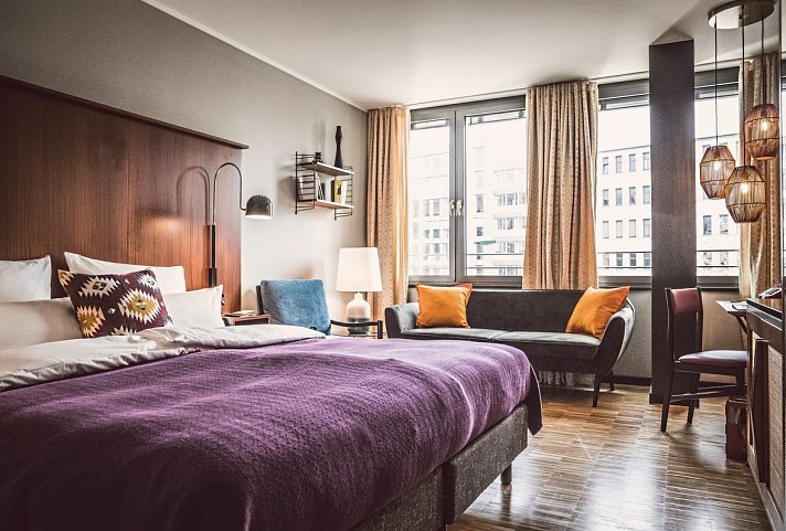 HENRI Hotel Düsseldorf - Wohnbeispiel Doppelzimmer M-Studio (Zimmercodierungen DB1, DB2, DB3, EB1, EB2 & EB3)