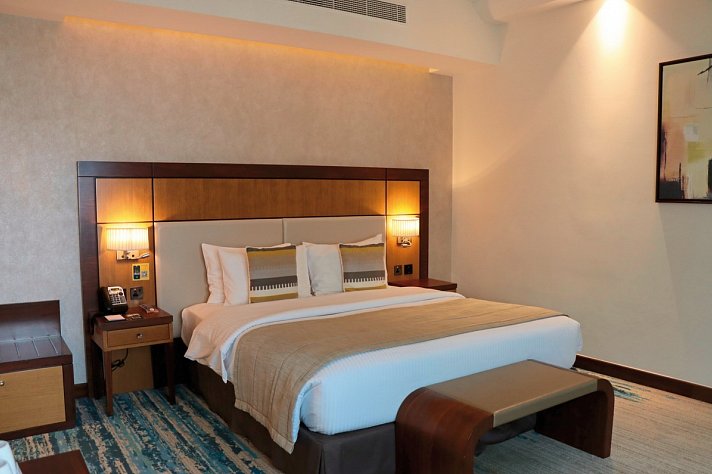 Golden Tulip Media Hotel