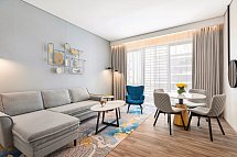 voco Dubai The Palm - Wohnbeispiel Family Suite with Sofa Bed City View (Zimmercodierung WI1)