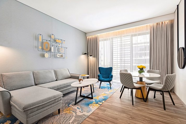voco Dubai The Palm - Wohnbeispiel Family Suite with Sofa Bed City View (Zimmercodierung WI1)