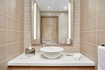 Hilton Garden Inn Dubai, Mall Avenue