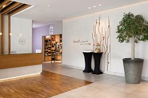 Hilton Garden Inn Dubai, Mall Avenue