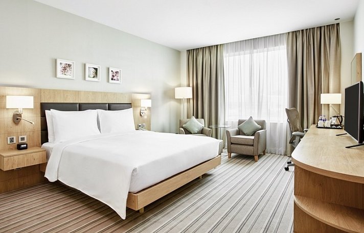 Hilton Garden Inn Dubai, Mall Avenue