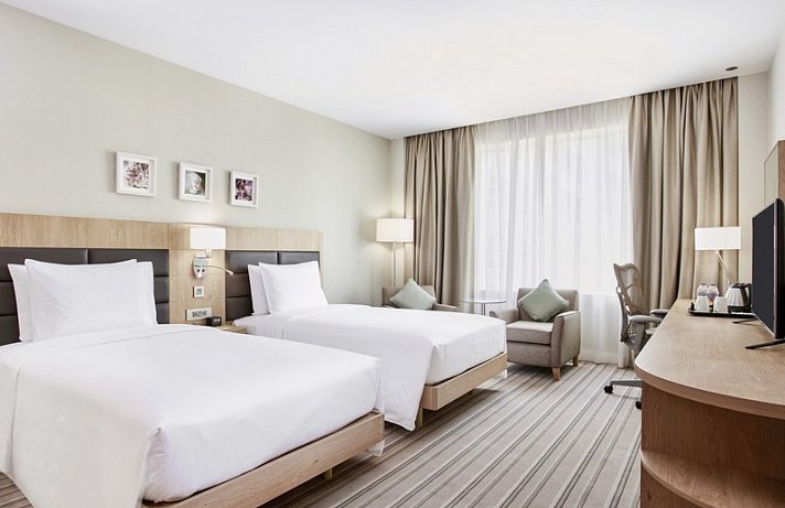 Hilton Garden Inn Dubai, Mall Avenue