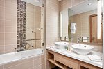Hilton Garden Inn Dubai, Mall Avenue