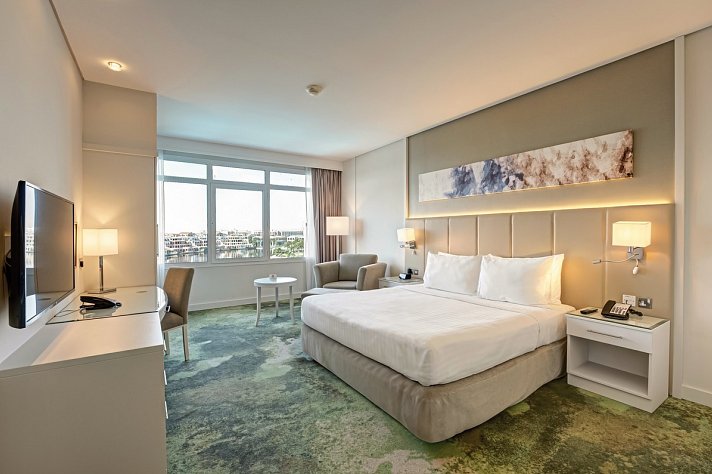 Millennium Lakeview Hotel