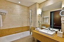 Grand Millennium Hotel Dubai - Beispiel Bad