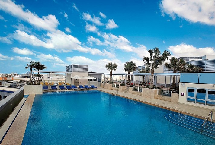 Grand Cosmopolitan Hotel