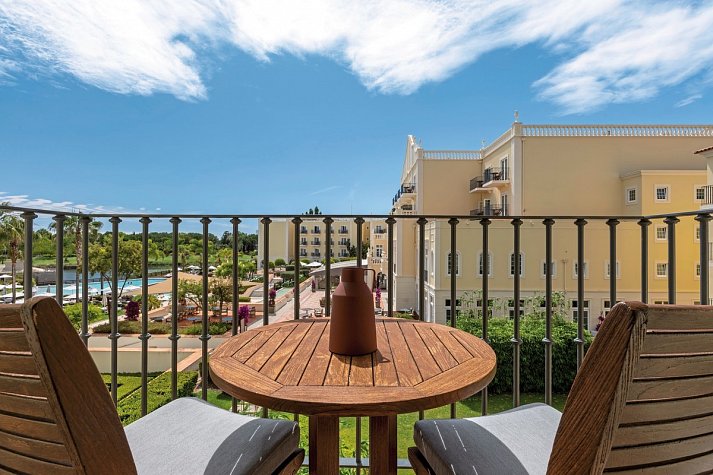 Domes Lake Algarve, Autograph Collection - Beispiel Balkon Tropical Retreat (Zimmercodierung UG2)