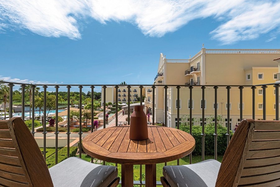 Domes Lake Algarve, Autograph Collection - Beispiel Balkon Tropical Retreat (Zimmercodierung UG2)