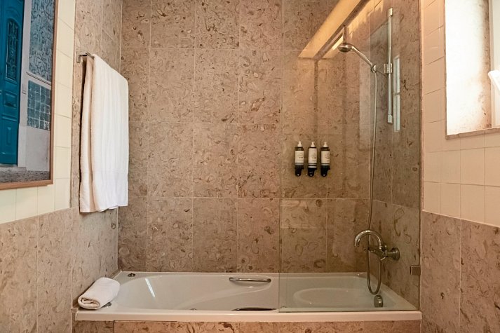 Domes Lake Algarve, Autograph Collection - Beispiel Bad Elite Sapphire Residence (Zimmercodierungen AB1 & OB1)