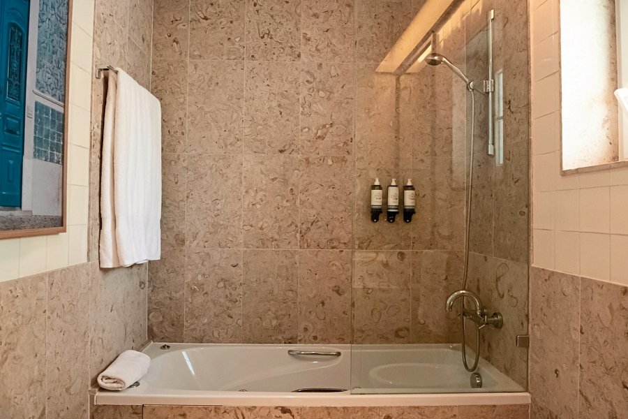 Domes Lake Algarve, Autograph Collection - Beispiel Bad Elite Sapphire Residence (Zimmercodierungen AB1 & OB1)