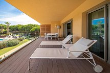 EPIC SANA Algarve - Beispiel Terrasse Suite Home Poolblick (Zimmercodierung WB3)