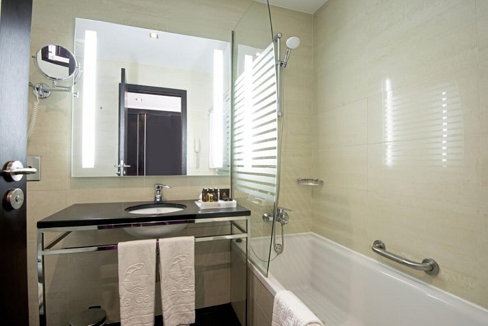 Vila Galé Collection Praia - Beispiel Bad Doppelzimmer (Zimmercodierungen DBL & DBP)