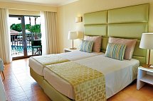 Baia Grande - Wohnbeispiel Doppelzimmer Poolblick (Zimmercodierung DDP)